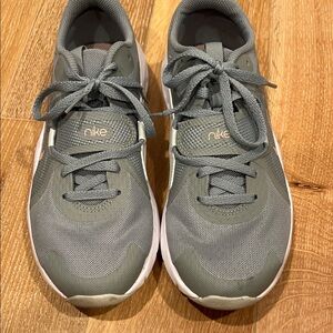 Nike Traning In-Season TR 13 trainers in smokey sage green‎ 7.5